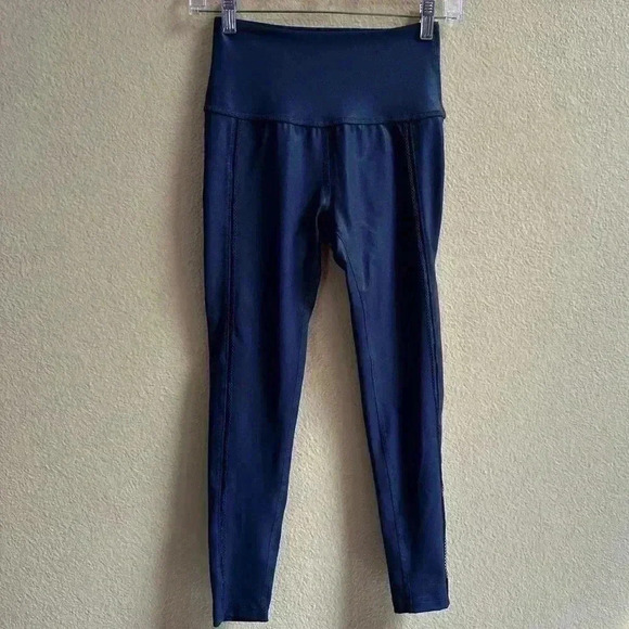 Beyond Yoga Smoky Blue Cropped Leggings With Faux Leather Effect Size Small EUC! - Picture 4 of 9